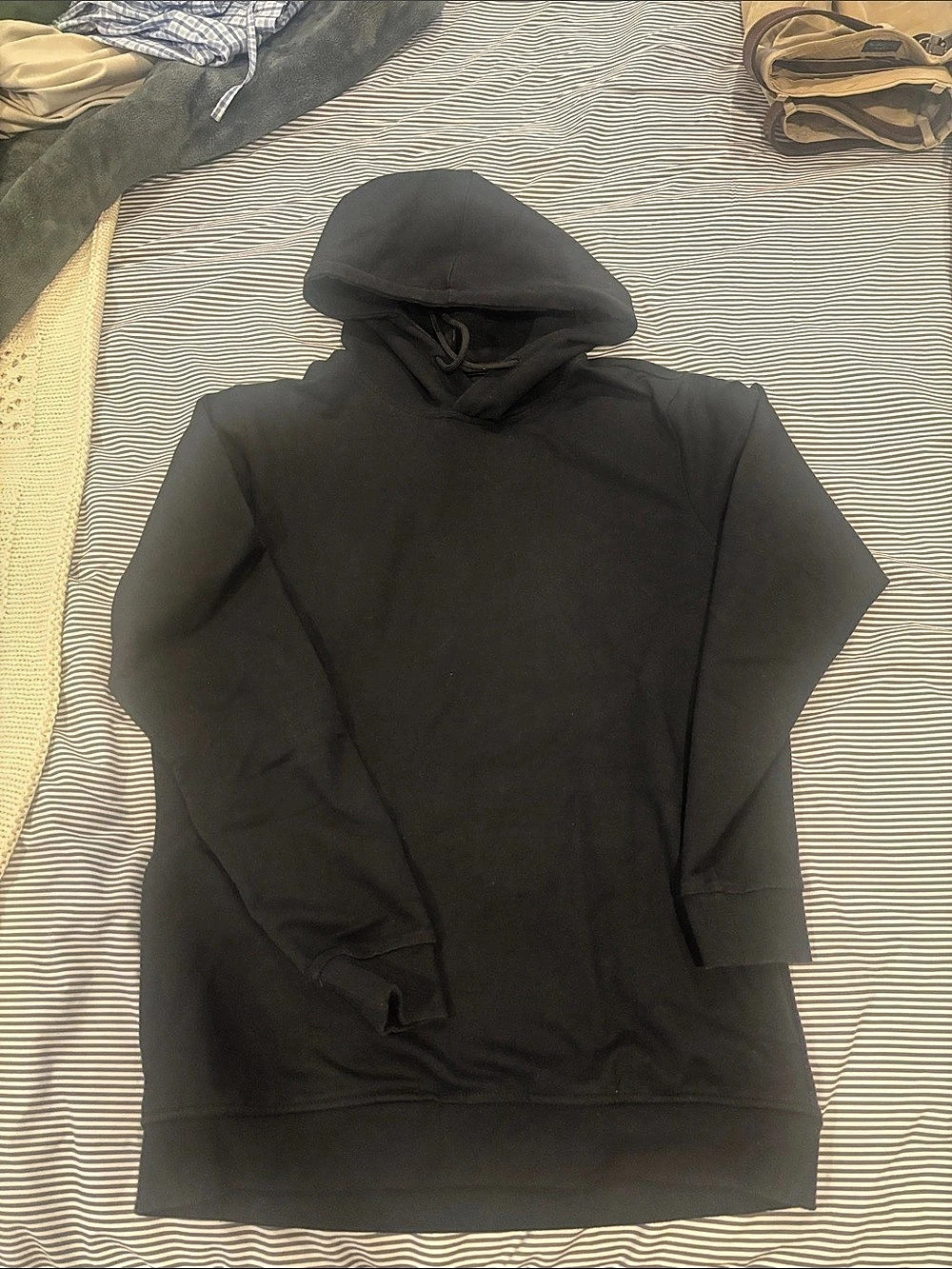 Cuts Classic Men's Black Hooded Pullover